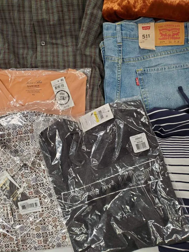 Men's Clothing Wholesale Lot Tommy Hilfiger, NIKE, Polo Ralph Luaren, LEVIS, TASSO ELBA, CALVIN KLEIN, American Apparel, CLUM ROOM, INC and more, 23 Units, Shelf Pulls, MSRP $1,479.48
